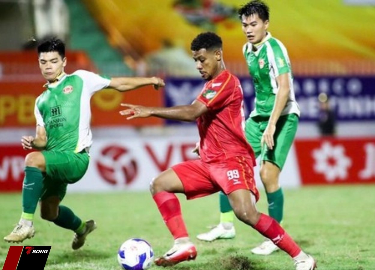 Tháileon của Quy Nhơn United đang dẫn đầu cuộc đua Vua phá lưới với 6 bàn thắng